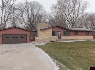 284 Cliff Dr, North Mankato, MN 56003
