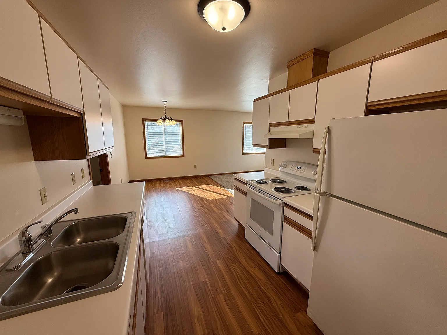 2 bed, 900 sqft, $1,275 — Photo 3