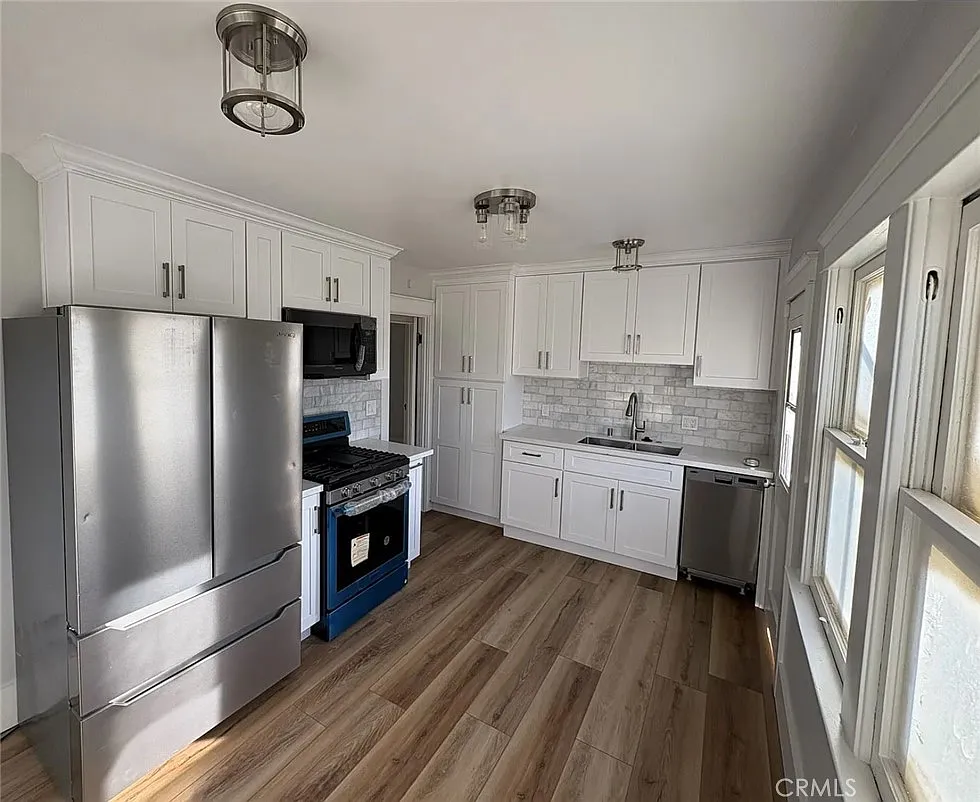 3 bed, 1200 sqft, $1,700 — Photo 1