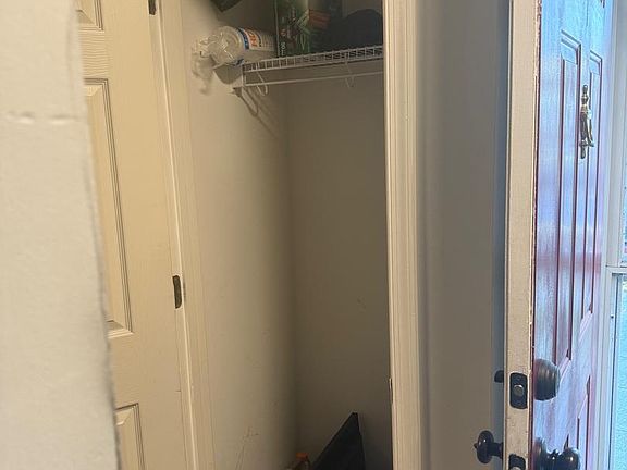 5th image of 345 Surrey Club Ln