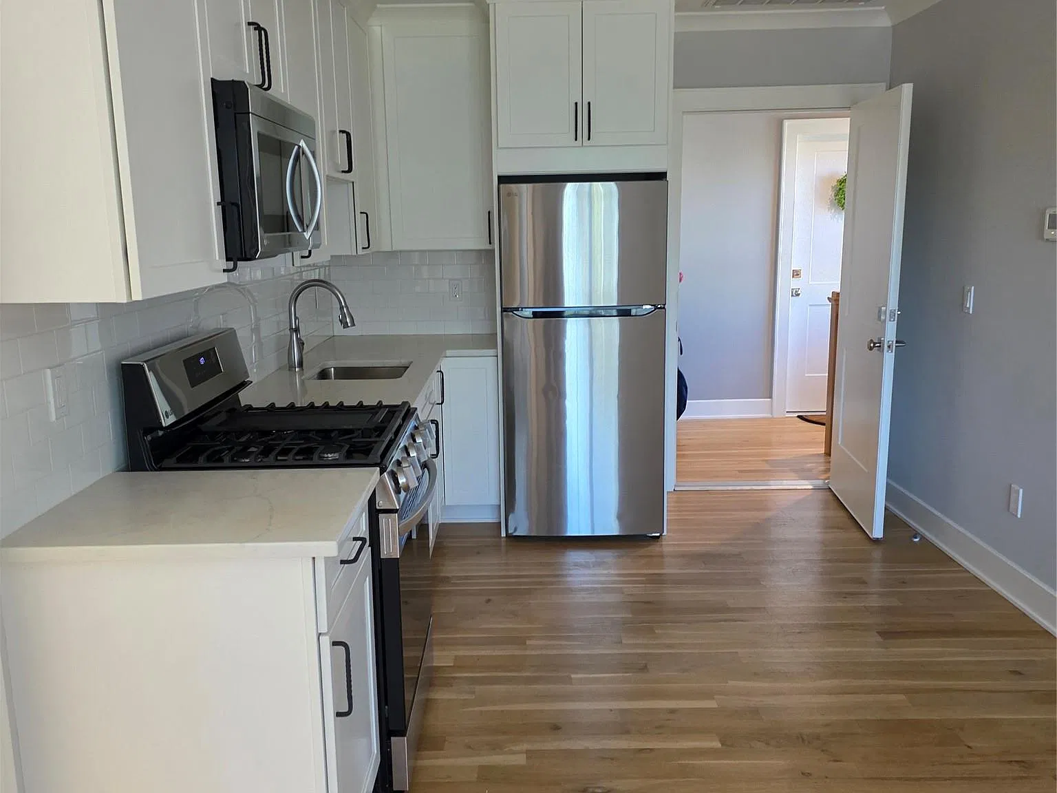 1 bed, 1.0 bath, 750 sqft, $2,500 — Photo 4