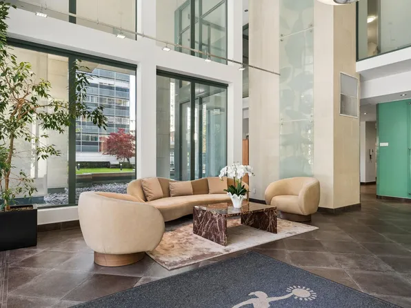 1239 Georgia St W #705, Vancouver, BC V6E 4R8
