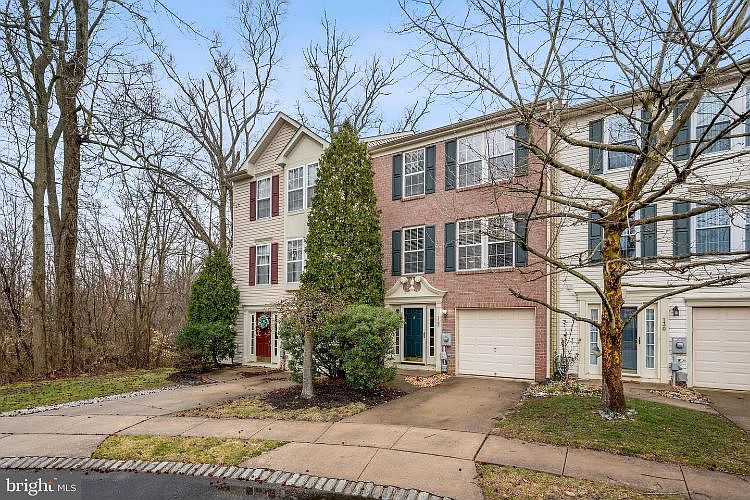 1st image of 132 Cambridge Ct