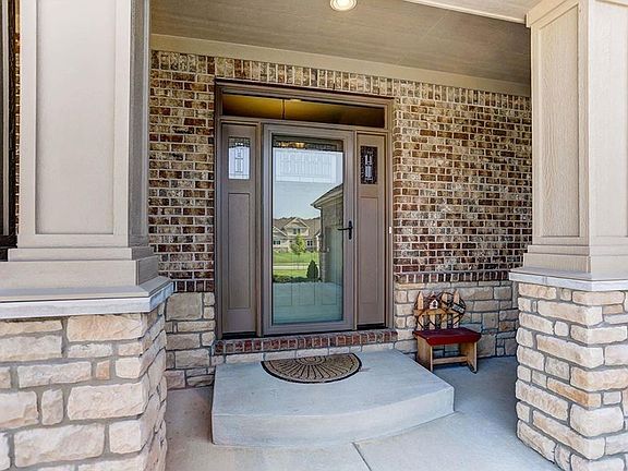 4th image of 920 Creekview Dr
