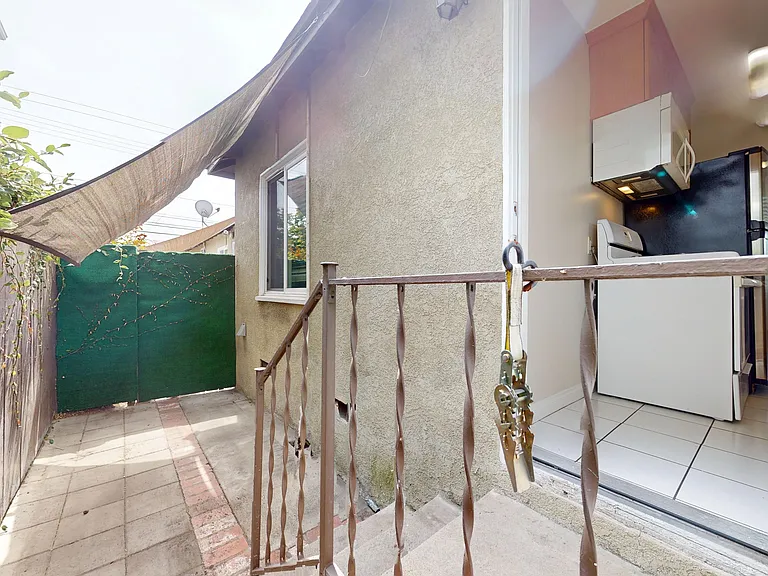 1502 N Hollywood Way #A — Photo 18