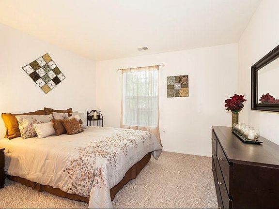 2nd image of 5846 Upland Dr #201