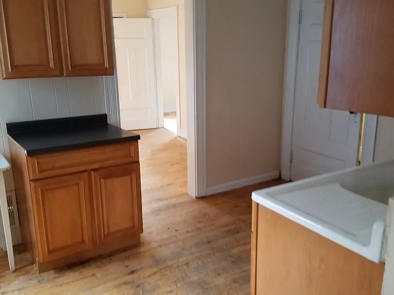 439 Meigs St — Photo 3
