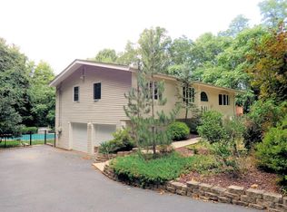 15 Overlook Dr, Holmdel, NJ 07733