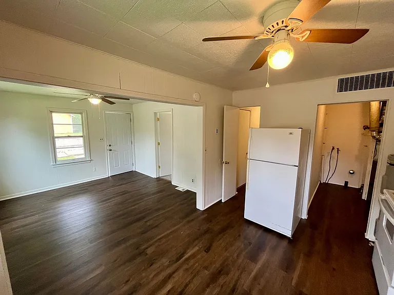 202 Bland St — Photo 2