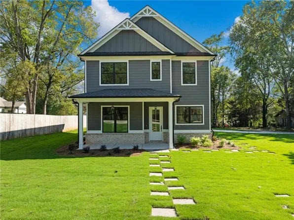 107 W Jefferson St, Hoschton, GA 30548