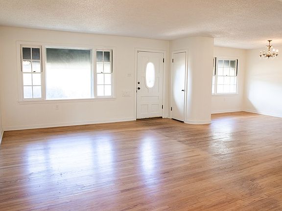 3rd image of 2556 Nasworthy Dr