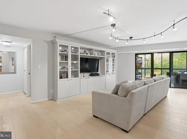 1600 N Oak St APT 532, Arlington, VA 22209