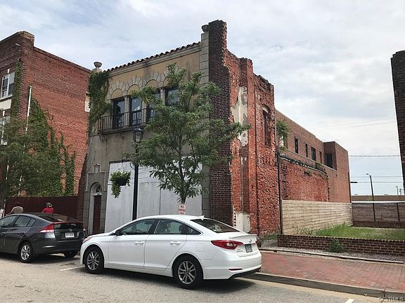 2nd image of 256 E Broadway