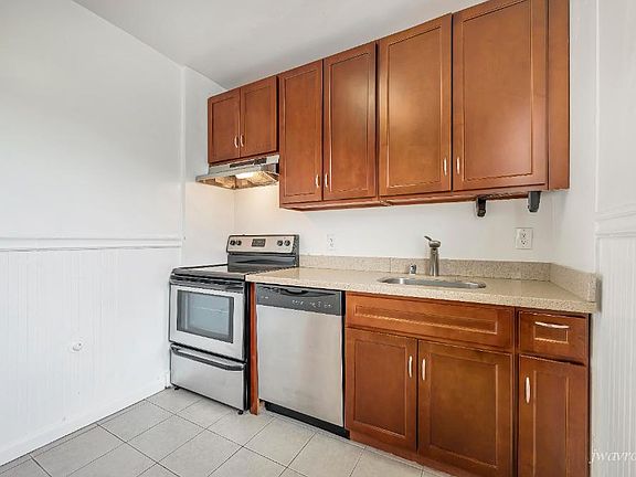 2nd image of 1385 Clay St #26J