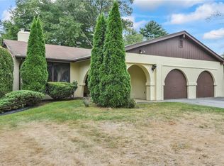 14 Greenbrier Rd, Smithfield, RI 02828