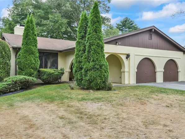 14 Greenbrier Rd, Smithfield, RI 02828