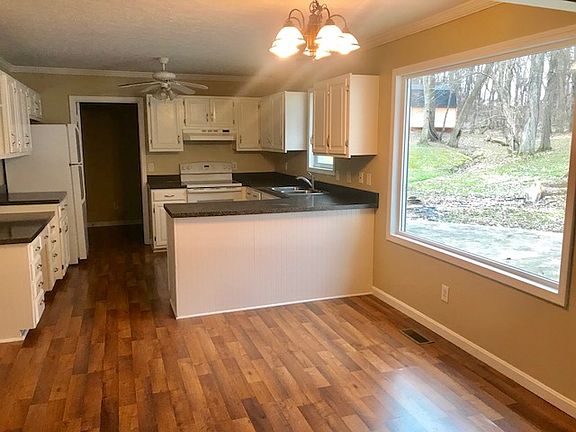 3rd image of 7099 Woods Dr