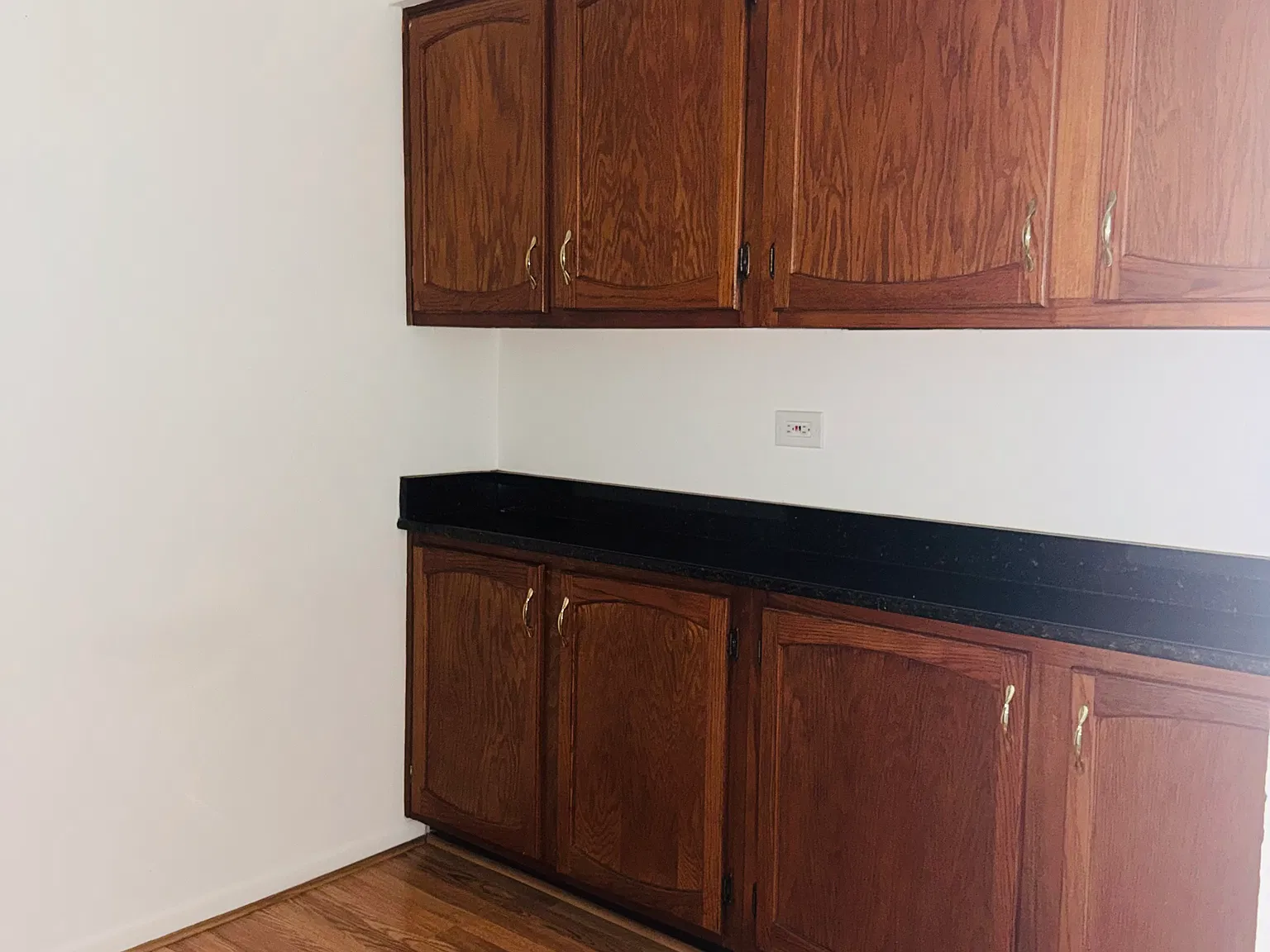 2 bed, 1.5 bath, 890 sqft, $1,800 — Photo 3