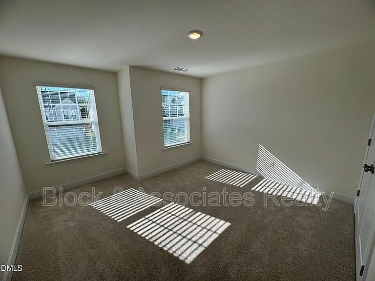 37 Bluebell St — Photo 15