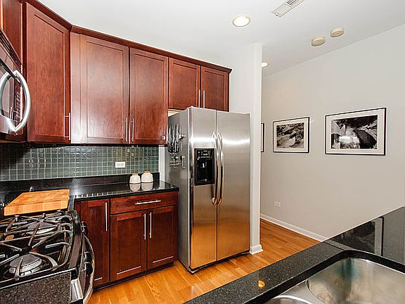 3rd image of 4950 N Western Ave APT 2E