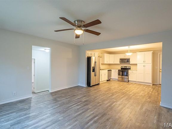 4th image of 1042 Ash St