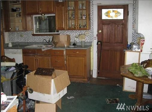 3rd image of 10520 Airport Way