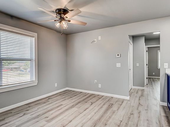 5th image of 419 S Oakdale Dr