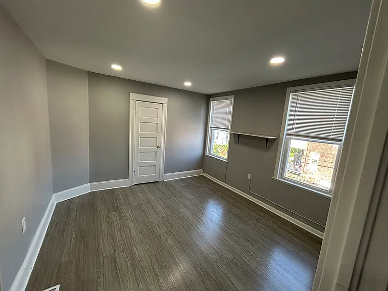 516 Woodbourne Ave — Photo 9