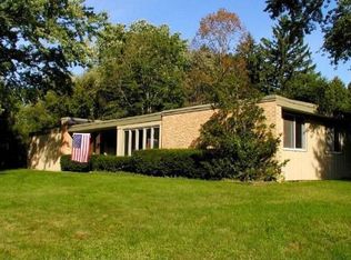 206 E Freistadt Rd, Thiensville, WI 53092