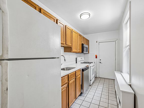 2nd image of 4135 Ridge Ave #2D