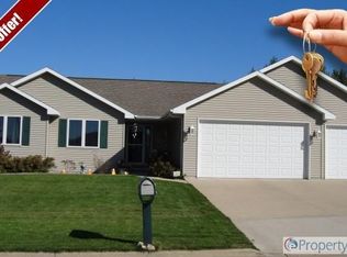 828 Walnut St, Hortonville, WI 54944