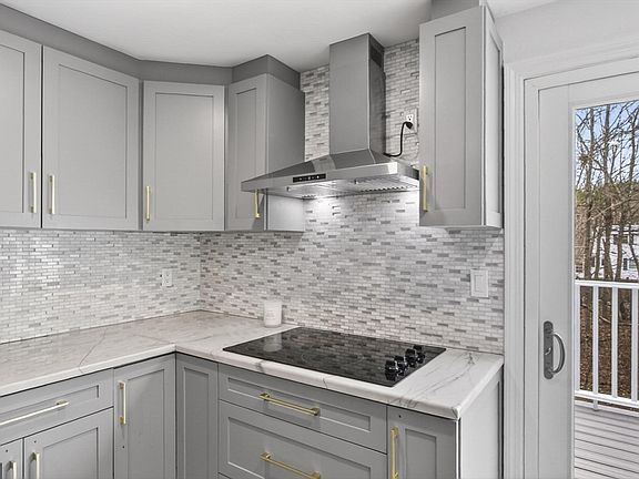 3rd image of 15 Cedar Sq Unit 15