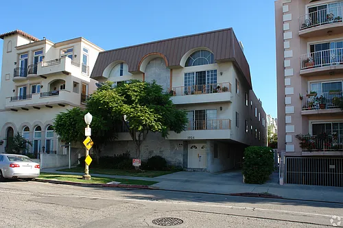 1924 Pelham Ave #202 Photo 1