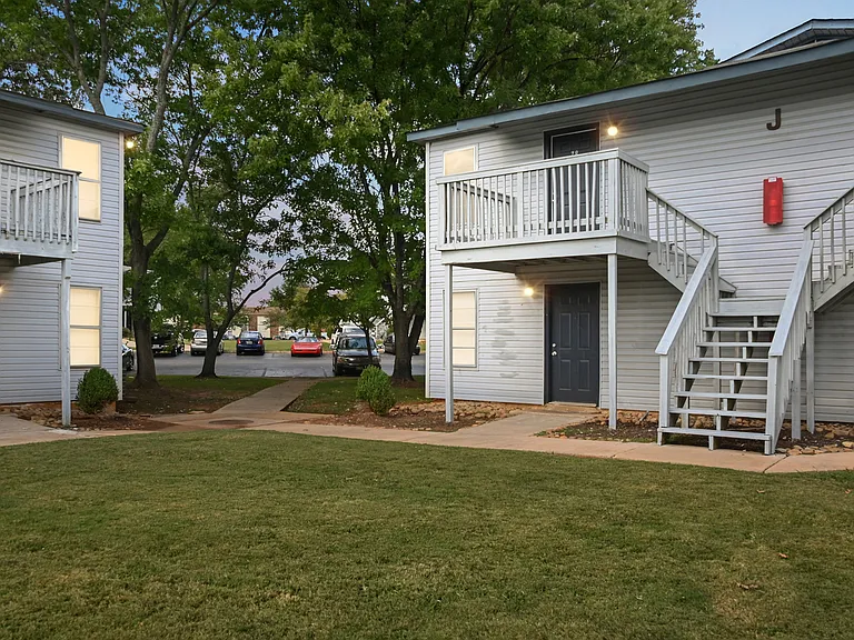 Summer Tree Apartments — Photo 15