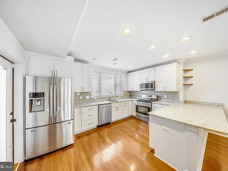 1505 Spring Pl NW — Photo 9