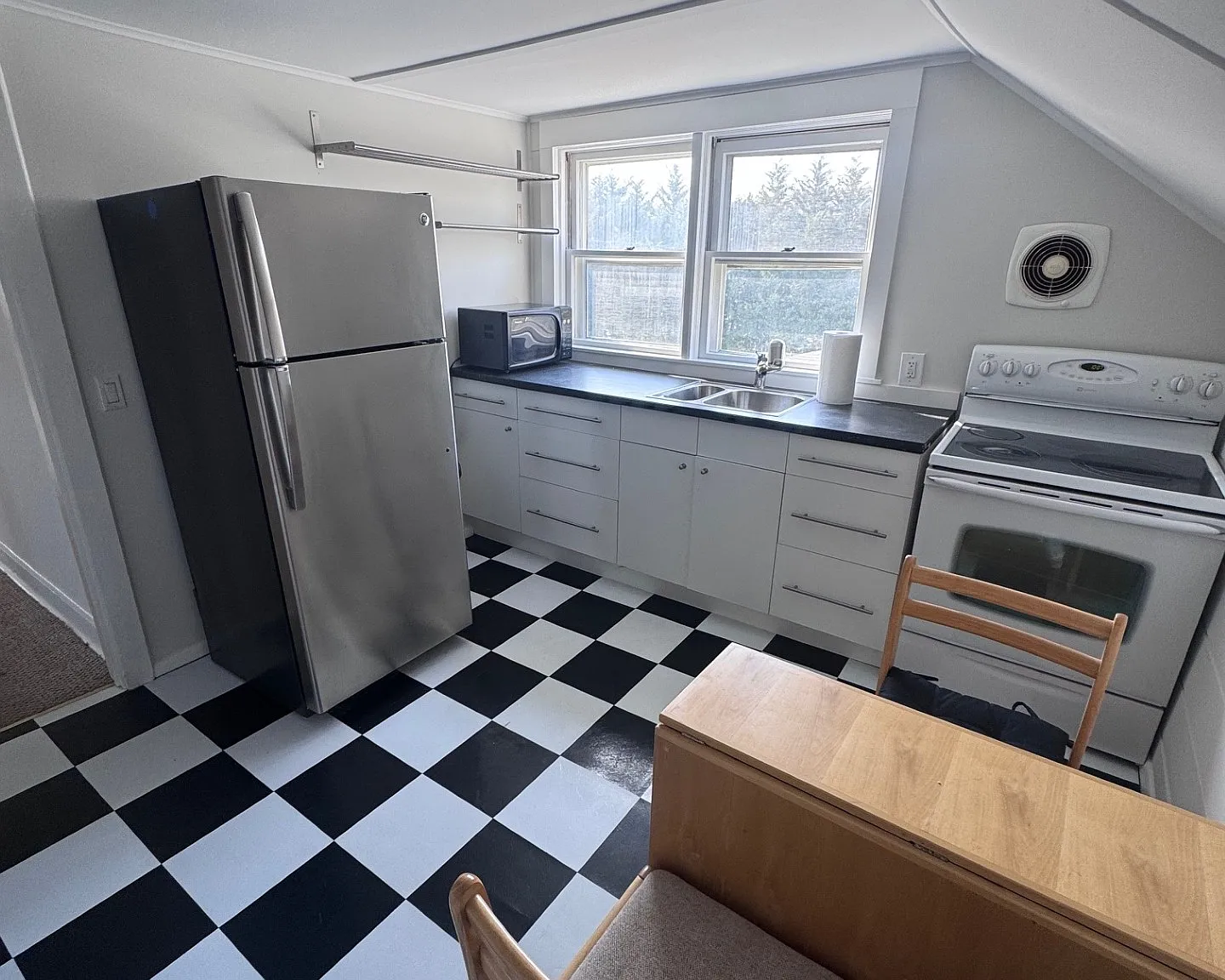 1 bed, 350 sqft, $3,000 — Photo 2