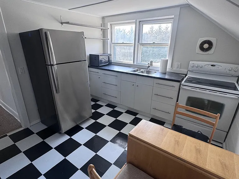 323 Mill Rd #PENTHOUSE — Photo 2