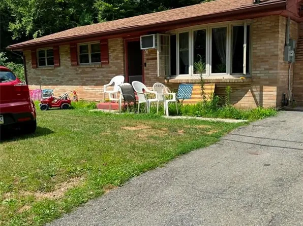 2435 Walnut Dr, Palmerton, PA 18071