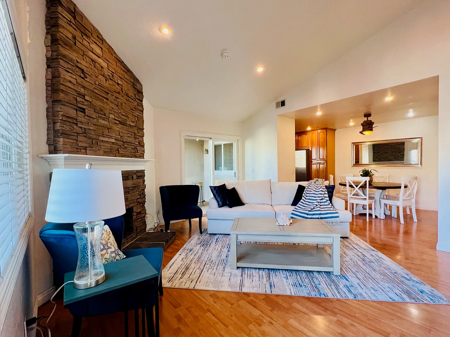 3 bed, 1250 sqft, $5,500 — Photo 3