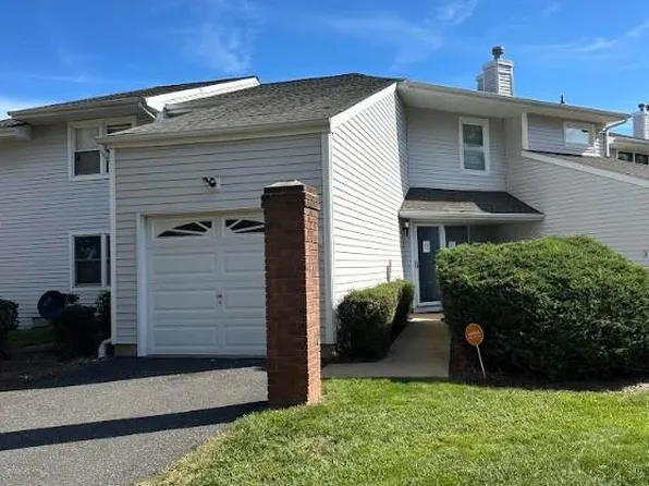 1 Upperbrook Ct, Parlin, NJ 08859