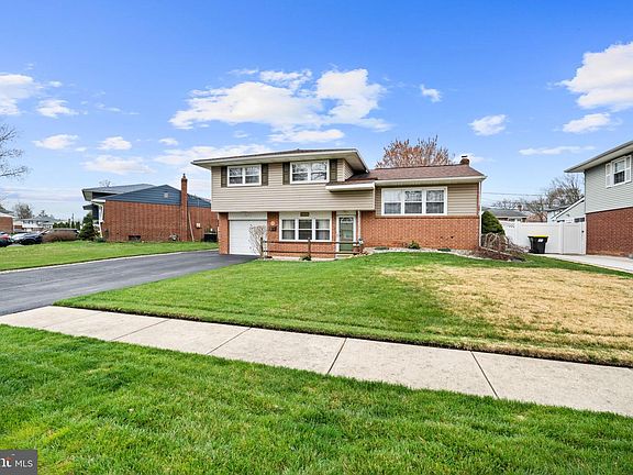 3rd image of 2105 Barr Rd