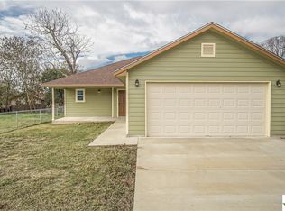 730 S River St, Seguin, TX 78155