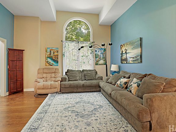 5th image of 2708 Whiting Ct