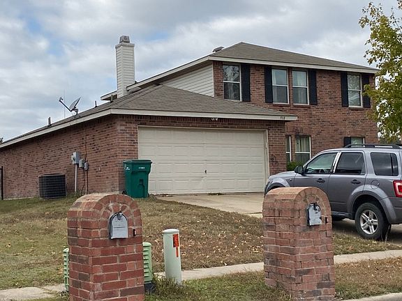 3rd image of 918 Brooks Dr