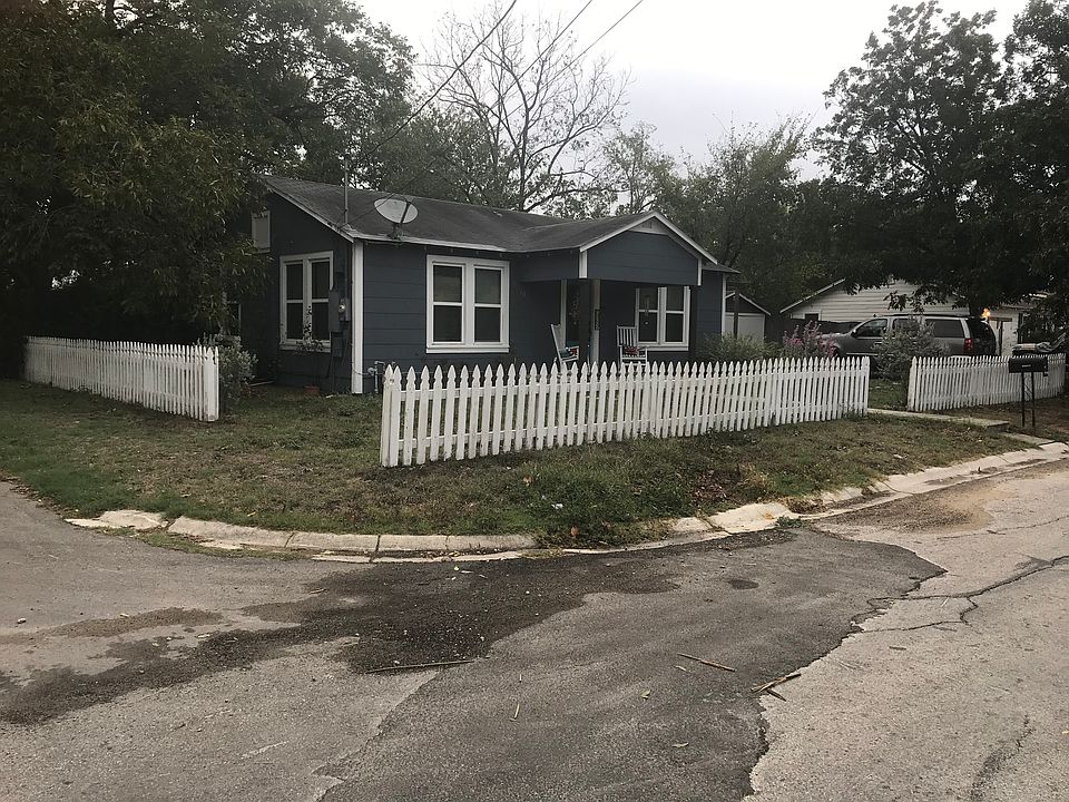 1st image of 702 E New Braunfels St
