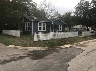 702 E New Braunfels St, Seguin, TX 78155