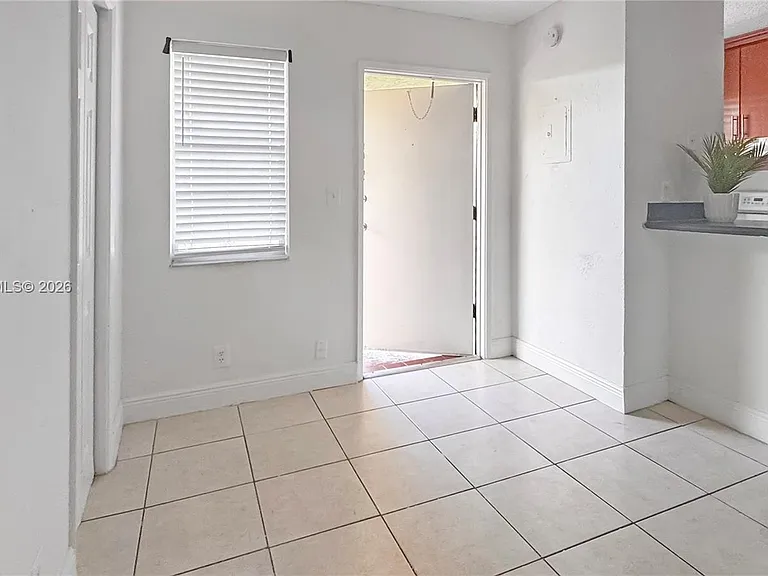 4081 N Dixie Hwy #20 — Photo 4