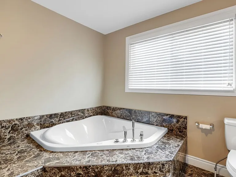 1371 Kilborn Ave — Photo 23