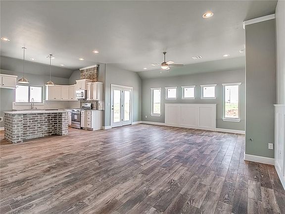 4th image of 13904 Georgian Way