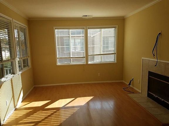 3rd image of 3701 Jasmine Cir